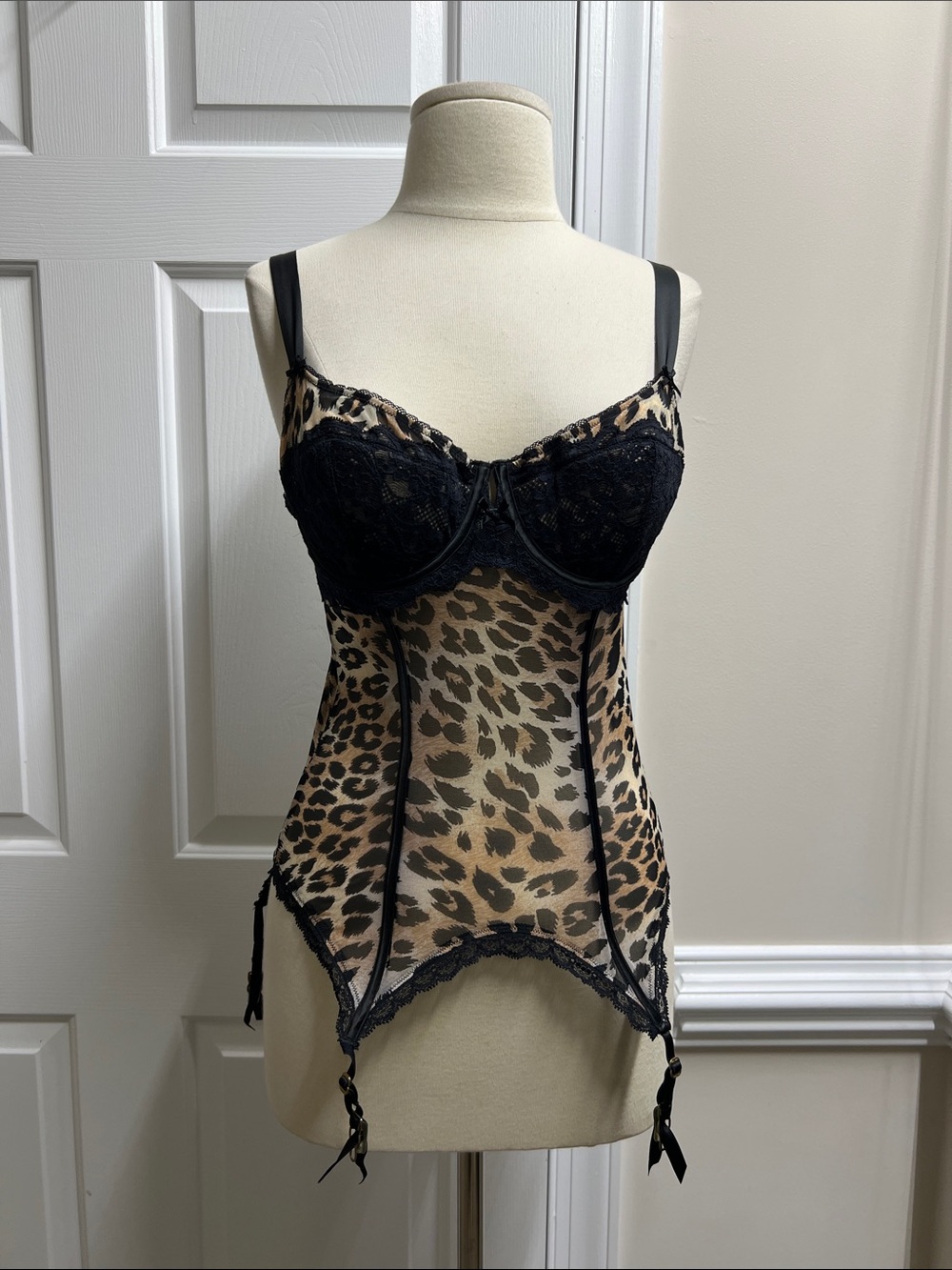 Victoria's Secret Leopard Print Bustier very sexy lingerie Black Lace medium M